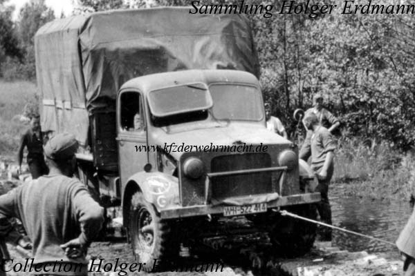 Bedford_OXD_von_SdKfz_10_geschleppt_1_KavD