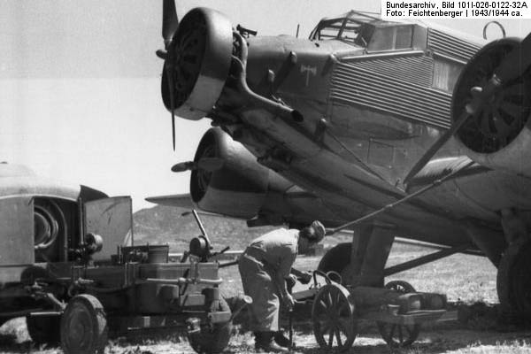 Bundesarchiv_Bild_101I-026-0122-32A,_Griechenland,_Kreta,_Ju_52