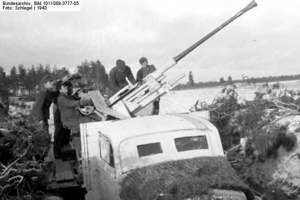 Bundesarchiv_Bild_101I-089-3777-05,_Russland,_3,7cm_Flak_auf_LKW