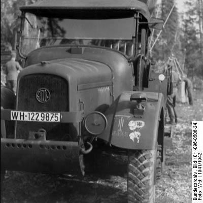 Bundesarchiv_Bild_101I-096-0506-24,_Nordeuropa,_Soldaten_beim_Start_eines_Ballons