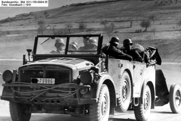 Bundesarchiv_Bild_101I-158-0094-35,_Balkan,_PKW_der_Leibstandar