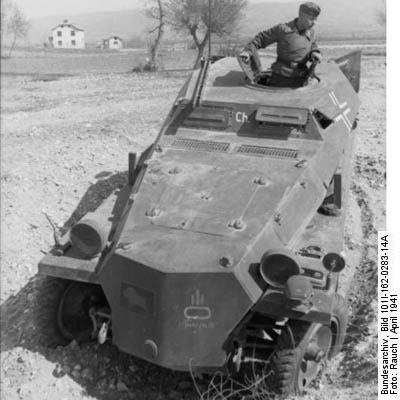 Bundesarchiv_Bild_101I-162-0283-14A,_Bulgarien,_Schtzenpanzer_im_Gelnde