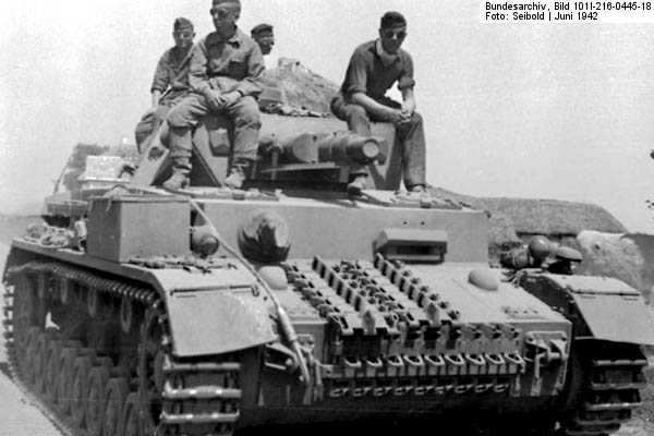 Bundesarchiv_Bild_101I-216-0445-18,_Russland-Mitte-Nord,_Panzer_IV.