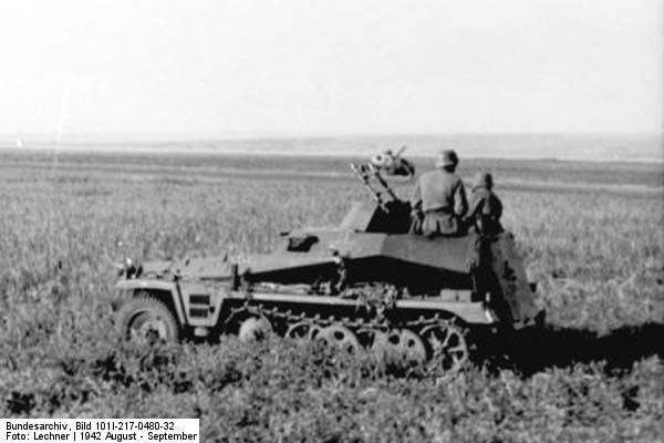 Bundesarchiv_Bild_101I-217-0480-32,_Russland-Süd,_Schützenpanzer