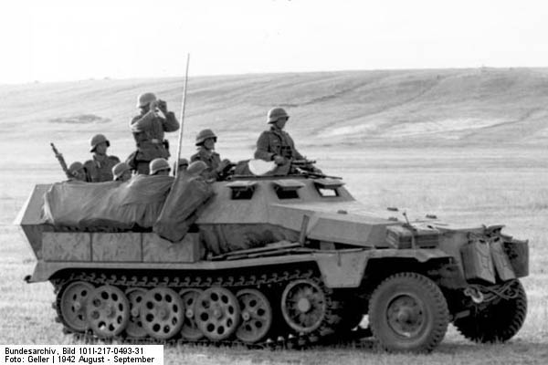 Bundesarchiv_Bild_101I-217-0493-31,_Russland-Sd,_Schtzenpanzerwagen