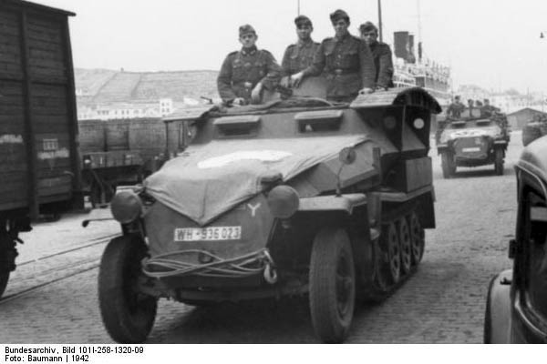 Bundesarchiv_Bild_101I-258-1320-09,_Sdfrankreich,_Hafen,_Schtzenpanzer