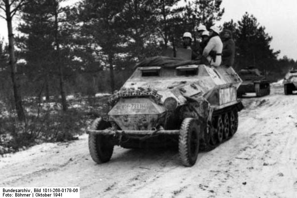 Bundesarchiv_Bild_101I-268-0178-06,_Russland,_Schtzenpanzer