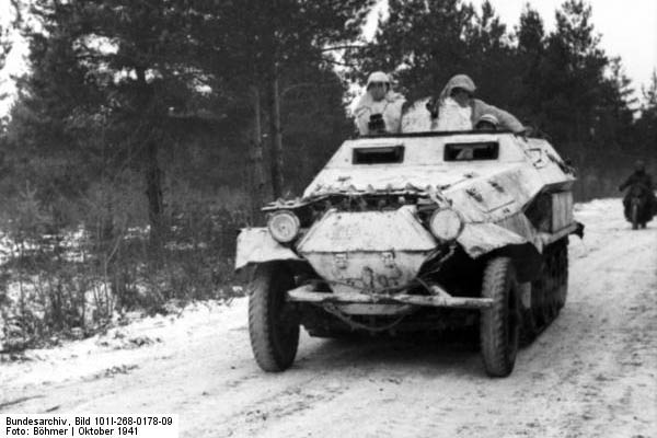 Bundesarchiv_Bild_101I-268-0178-09,_Russland,_Schtzenpanzer