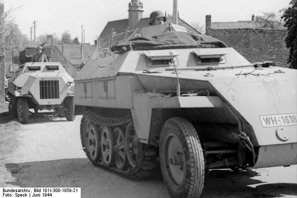 Bundesarchiv_Bild_101I-300-1859-21,_Frankreich-Belgien,_Schtzenpanzer,_Panzerwerfer