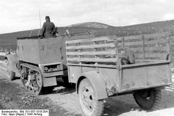 Bundesarchiv_Bild_101I-557-1018-28A,_Tunesien,_Panzer_VI_(Tiger_I),_US-Fahrzeug