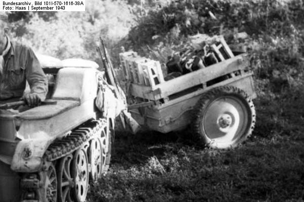 Bundesarchiv_Bild_101I-570-1616-38A,_Italien,_Kettenkrad_mit_Anhnger