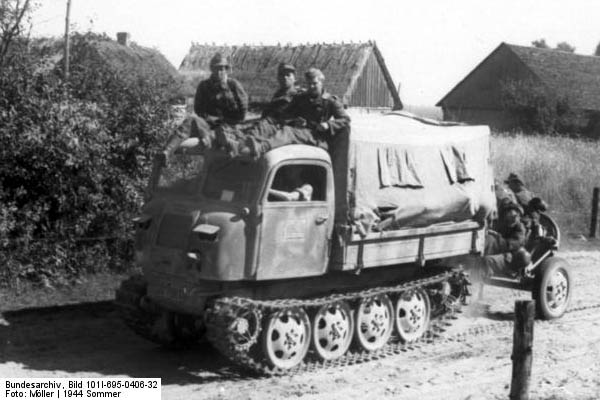 Bundesarchiv_Bild_101I-695-0406-32,_Polen,_Raupenschlepper_Ost