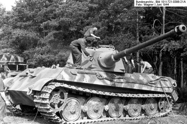 Bundesarchiv_Bild_101I-721-0398-21A,_Frankreich,_Panzer_VI_(Tiger_II,_Königstiger)