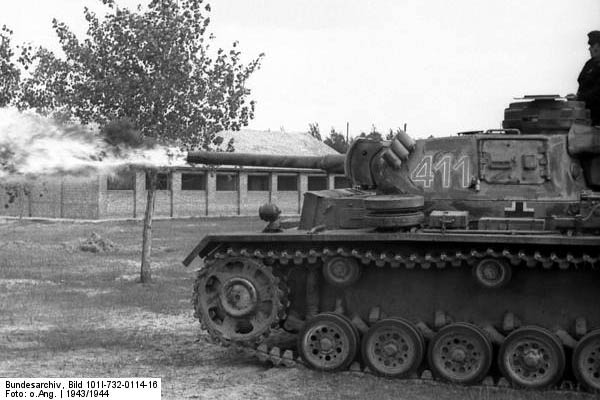 Bundesarchiv_Bild_101I-732-0114-16,_Russland_-_Mitte,_Flammenwerfer-Panzer