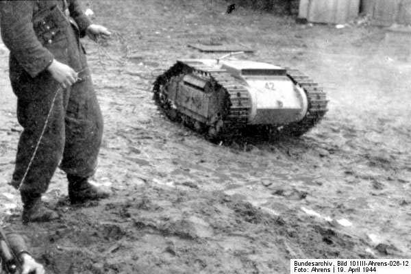 Bundesarchiv_Bild_101III-Ahrens-026-12,_Russland,_Sprengpanzer_'Goliath'