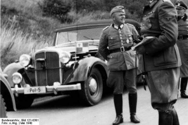 Bundesarchiv_Bild_121-0381,_Frankreich,_Burgund,_Dienstreise