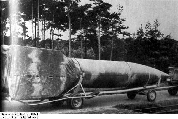 Bundesarchiv_Bild_141-1875B,_Peenemnde,_V2_bei_Transport