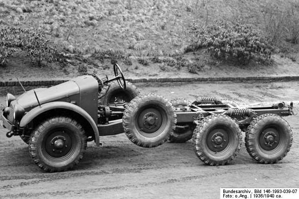 Bundesarchiv_Bild_146-1993-039-07,_Krupp_1,5-Tonner_('Krupp-Protze')