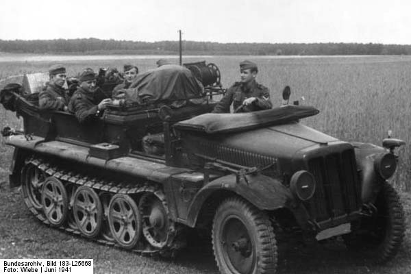 Bundesarchiv_Bild_183-L25668__Russland__Kettenfahrzeug