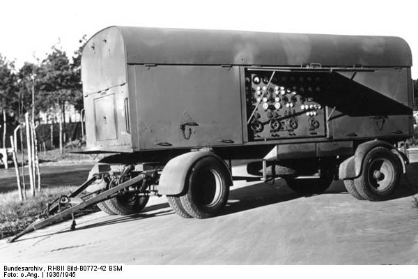 Bundesarchiv_RH8II_Bild-B0772-42_BSM,_Peenemnde,_Strver-Maschinensatz