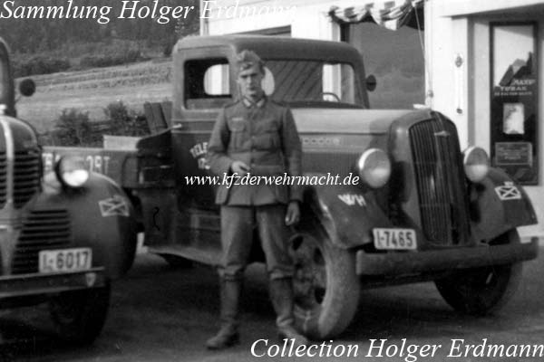 Dodge_1939_LKW_&_Dodge_1936_LKW_einer_Nachschub_Einheit_in_Norwegen_Okt_40