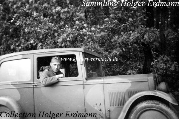 Hanomag_4_20_Kabrio_Limousine_in_RW_Tarnung.jpg