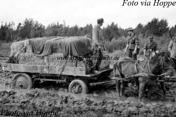 Feldwagen_landesblich_luftbereift_im_Osten_via_Hoppe