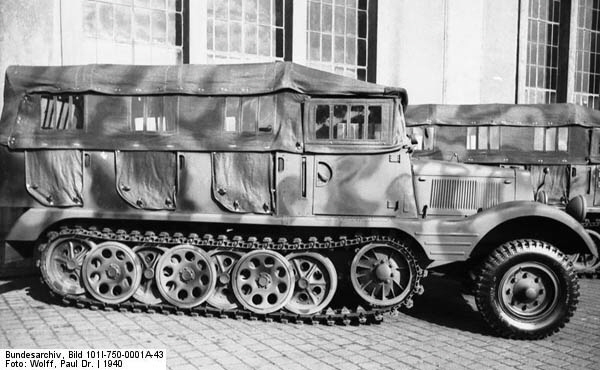 Bundesarchiv_Bild_101I-750-0001A-43,_Deutschland,_Halbkettenfahrzeug