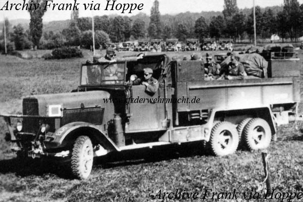 Henschel_33_D1_PiKw_I_&_Anh_Brcke_B_Frank