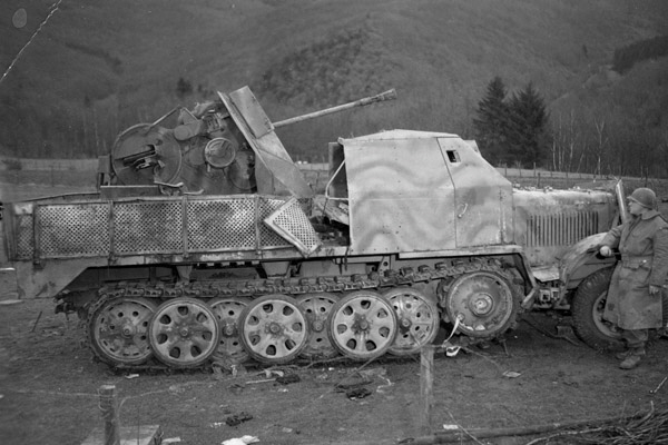 SdKfz_7_2_mit_3,7cm_Flak_43_NARA_01