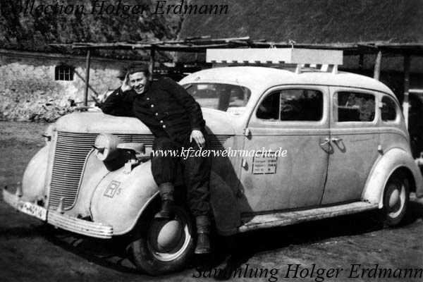 DeSoto_S3_Six_1937_4_Door_Sedan_Ostfront_HE