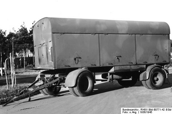 Bundesarchiv_RH8II_Bild-B0771-42_BSM,_Peenemnde,_Strver-Maschinensatz