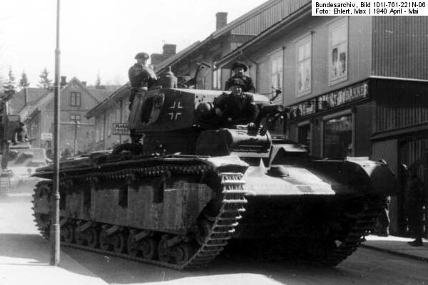 Bundesarchiv_Bild_101I-761-221N-06,_Norwegen,_Panzer_'Neubaufahrzeug'