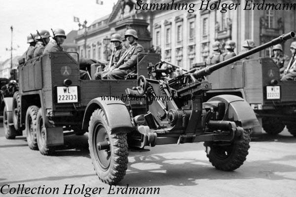 Krupp_L_2_H_143_Kfz_81_&_2cm_Flak_30