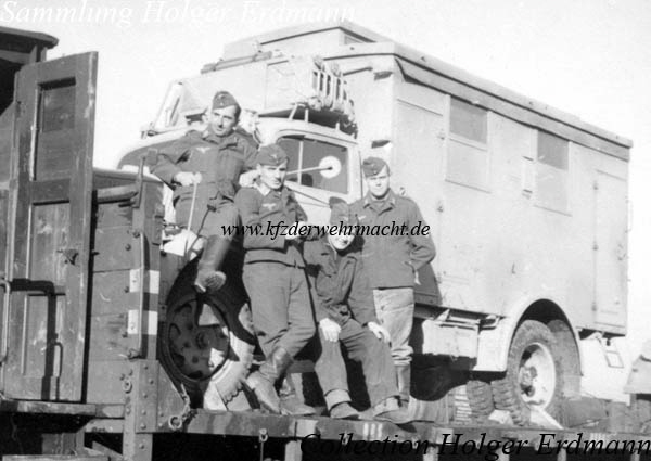 Opel_Blitz_3,6_36_S_Kfz_305_auf_Bahnwaggon_HE