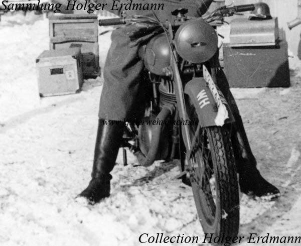 Triumph_B_350_mit_Fahrer_HE