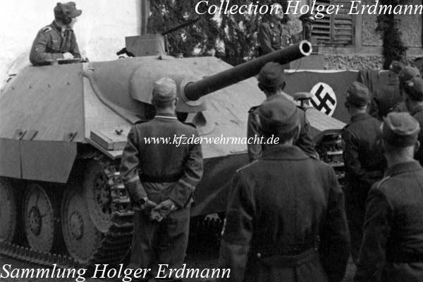 Jagdpanzer_38_Hetzer_Fertigung_August_44_bei_Ansprache_97_JgDiv