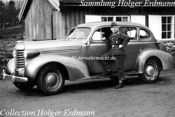 Oldsmobile_6_1937_4-door_Sedan_Norwegen_1944_01