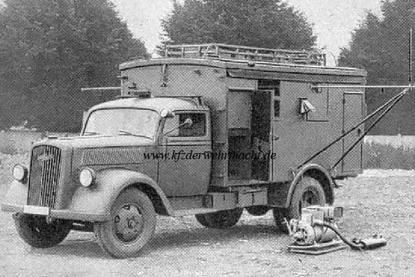 Opel_Blitz_3,6_36_S_Kfz_305-30_DLuftT_4451