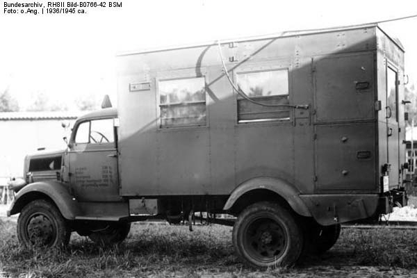 Opel_Blitz_3,6_6700_A_Prfwagen_FR_BA_RH8II_Bild-B0766-42_BSM,_Peenemnde