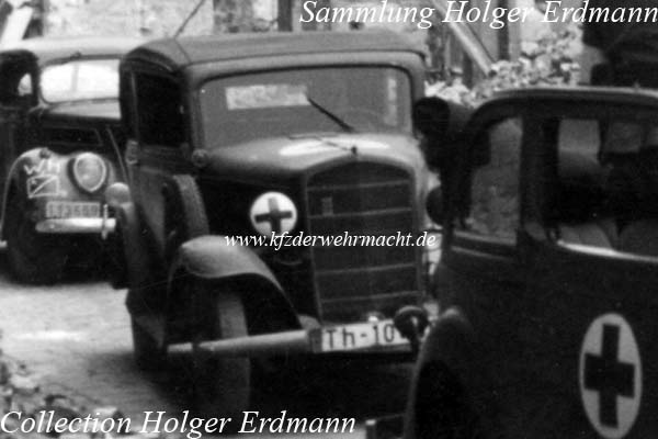 Opel_P4_&_Ford_V8_Sanittsdienst_7_PD