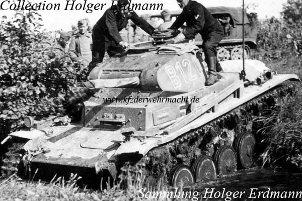 Panzer_2_B_B12_durchquert_Bachlauf_4_PD