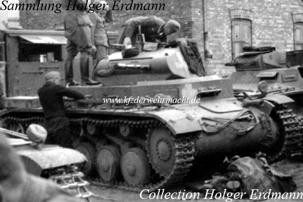 Panzer_2_C_&_Panzer_1_B_bei_Instandsetzung_Pzbrig5_4_PD_Polen_39