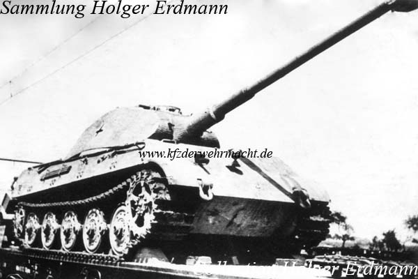 Panzer_6_Tiger_II_mit_Porscheturm_auf_Bahnwaggon