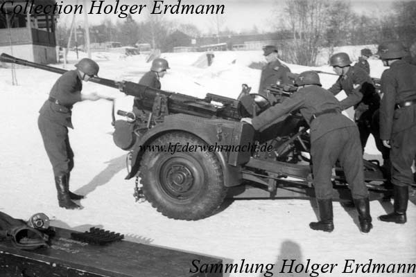 SdAh_52_mit_3,7cm_Flak_36_beim_Abprotzen