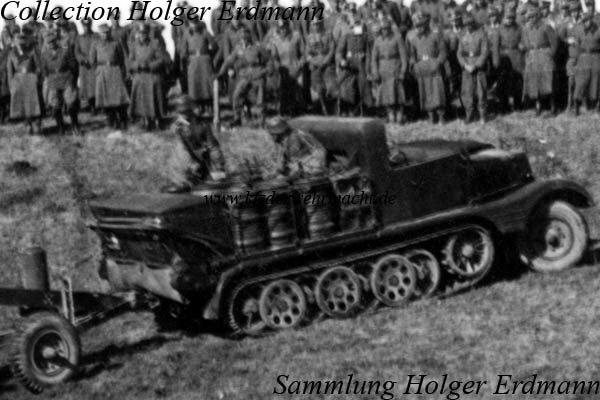 SdKfz_11_2_Bauart 1938_und_Entgiftungspflug_41_bei_bung_HE