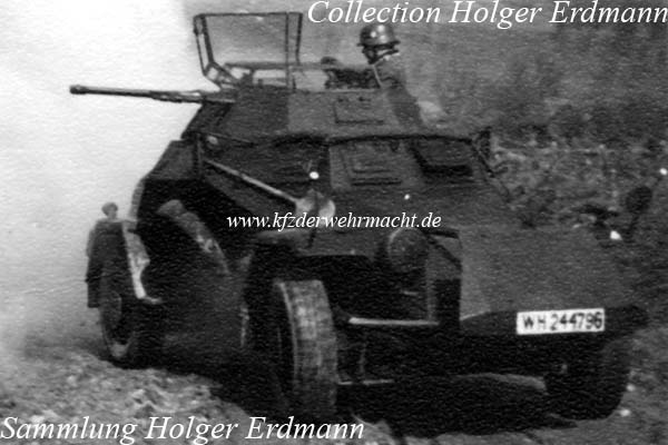 SdKfz_222_bei_bung_mit_Nebelkerzen_01_PzAA13_13_PD