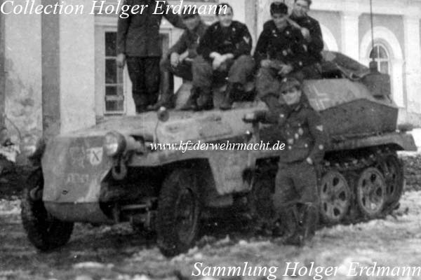 SdKfz_250_03_vor_Gebude_PzAA6_6_PD