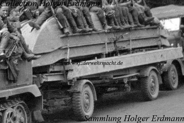 SdKfz_6_mit_Pontonanhnger_Pf_15_auf_Waldweg