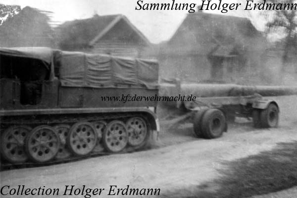 SdKfz_9_s_Zgkw_18t_mit_Rohrwagen_21cm_Mrser_18-19(t)_auf_Rollbahn